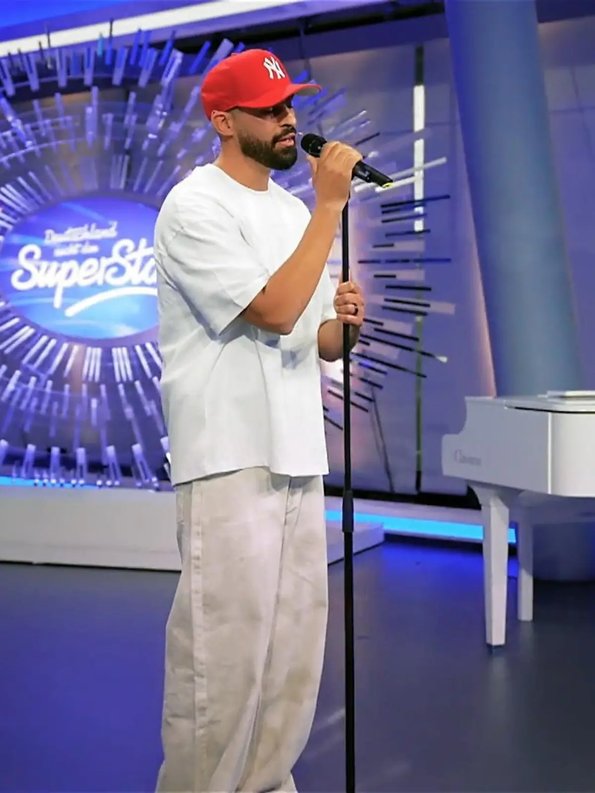 Bild zu: "Bekommt er ein "Ja" für den Golden Room?"