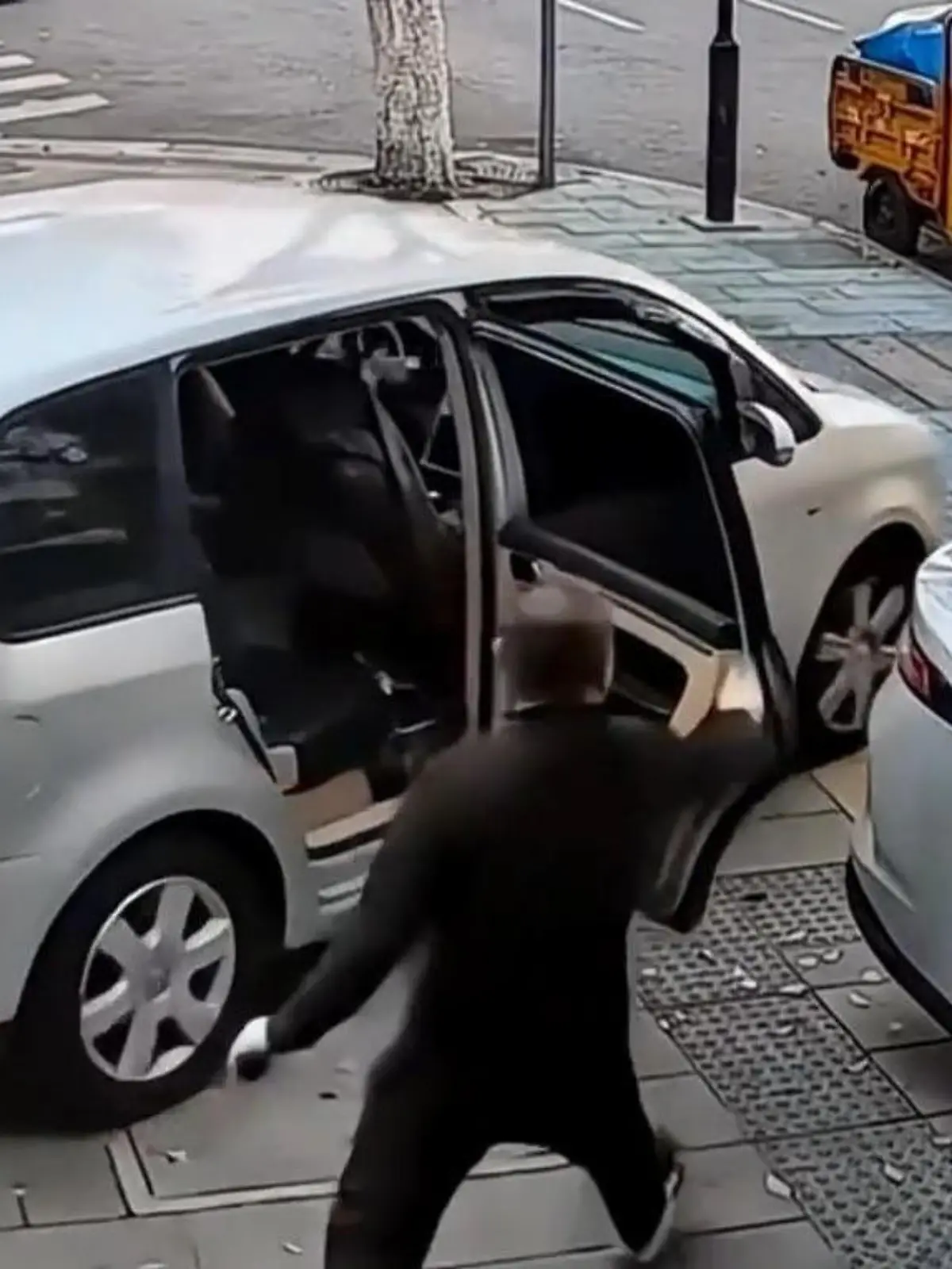 Bild zu: "Pleiten, Pech und Pannen! Werkstattmitarbeiter verursacht drei Unfälle – binnen Minuten"