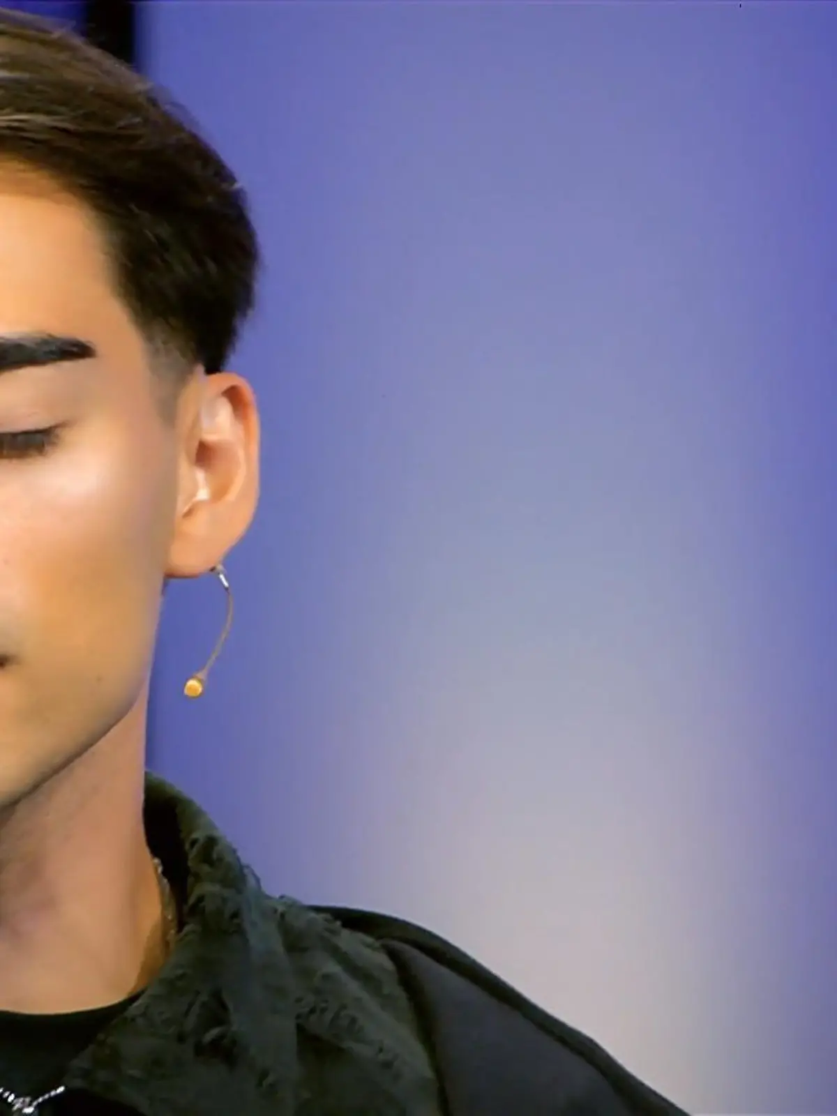 Bild zu: "Leo singt den Klassiker „Chasing Cars“"