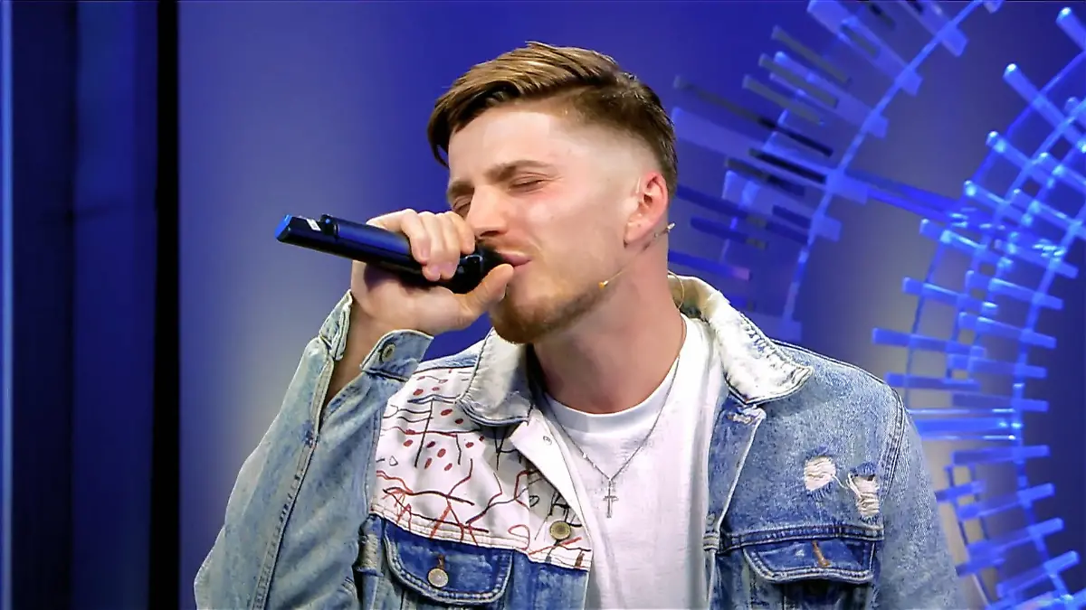 Oliver aus Wiesbaden verzückt den Poptitan "Talentiertes Jüngchen"