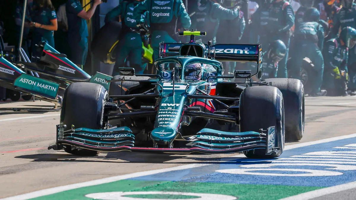 Formula 1 2021: British GP SILVERSTONE CIRCUIT, UNITED KINGDOM - JULY 18: Sebastian Vettel, Aston Martin AMR21, leaves the pits after a stop during the British GP at Silverstone Circuit on Sunday July 18, 2021 in Northamptonshire, United Kingdom. Photo by Glenn Dunbar / LAT Images Images PUBLICATIONxINxGERxSUIxAUTxHUNxONLY GP2110_141229_J5A0787