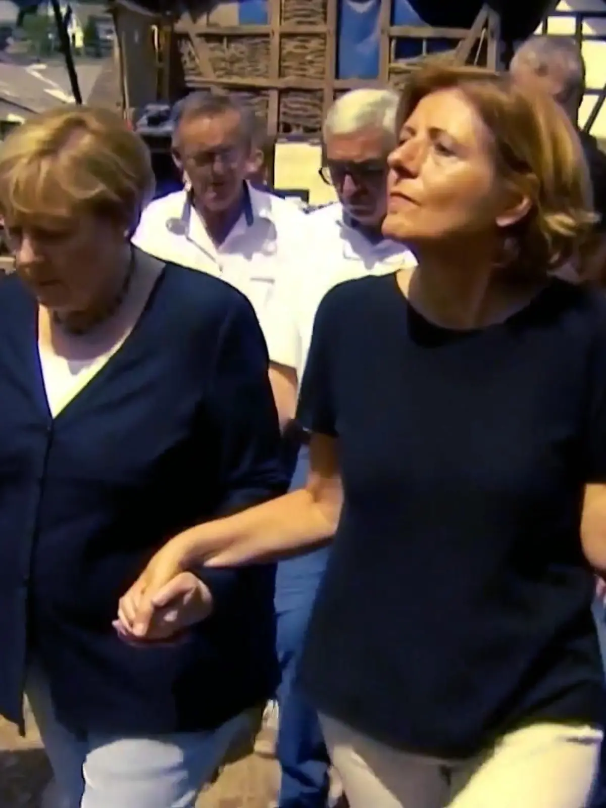 Für RTL Exclusiv hat die Ministerpräsidentin von Rheinland-Pfalz ein langes Interview zu ihrem Umgang mit der Multiplen Sklerose gegeben - erstaunlich offen und entspannt im Umgang mit der Erkrankung und ihren Einschränkungen.