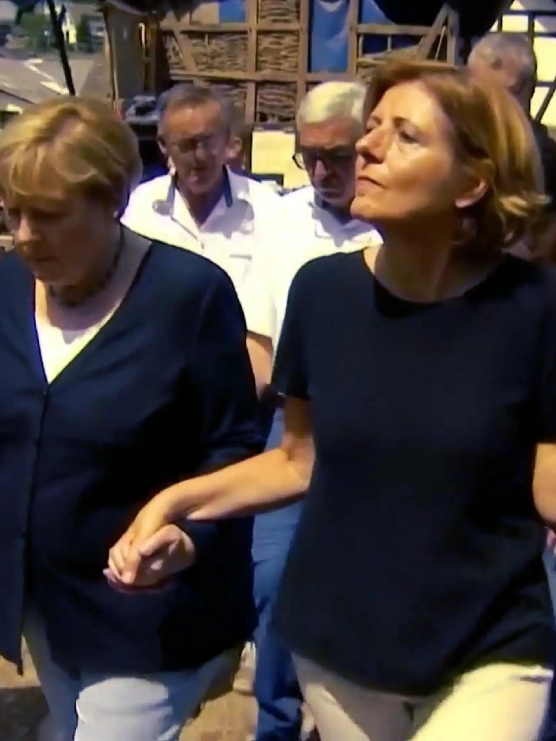 Für RTL Exclusiv hat die Ministerpräsidentin von Rheinland-Pfalz ein langes Interview zu ihrem Umgang mit der Multiplen Sklerose gegeben - erstaunlich offen und entspannt im Umgang mit der Erkrankung und ihren Einschränkungen.
