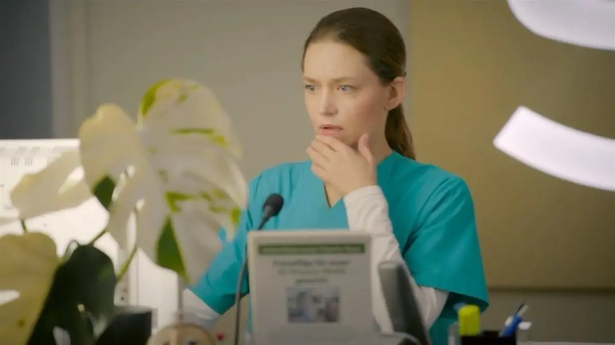 AWZ-Folge vom 13.04.26 auf RTL+: Nathalie sucht in Emmas Krankenakte nach  einer Antwort