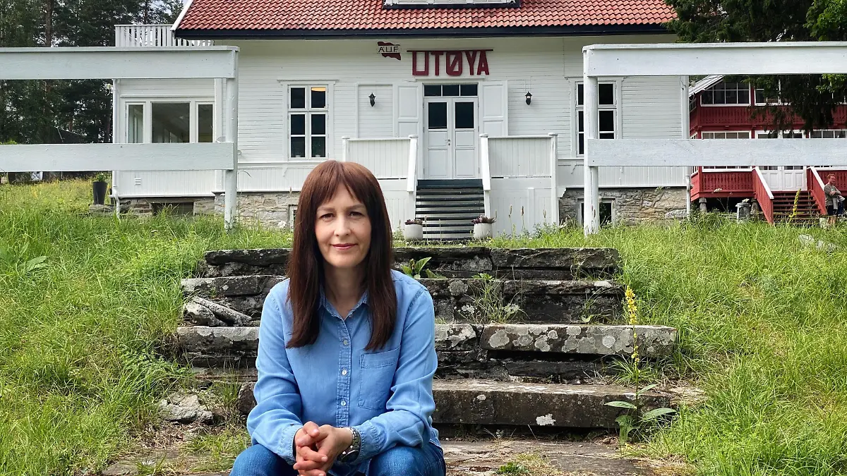 RTL Reporterin Anna Hohns ist für ihren Bericht über den Jahrestag der Anschläge erneut nach Utoya gereist.