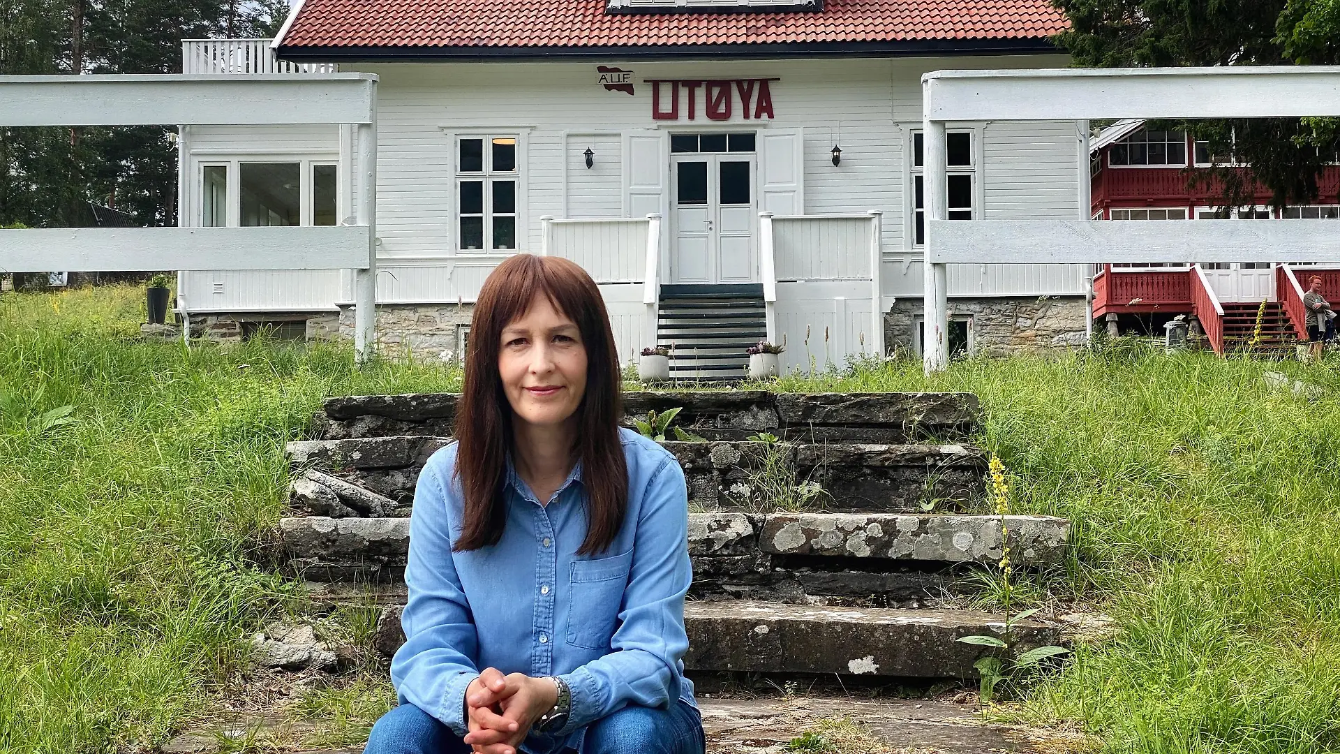RTL Reporterin Anna Hohns ist für ihren Bericht über den Jahrestag der Anschläge erneut nach Utoya gereist.