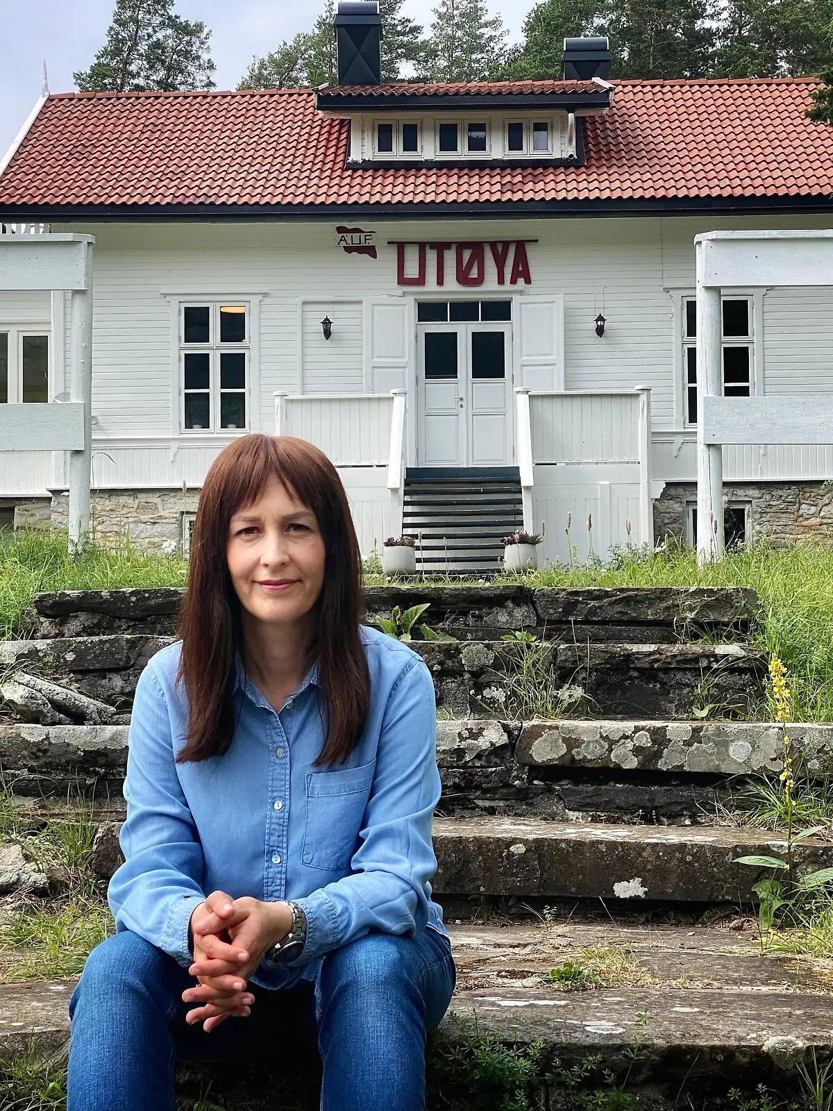 RTL Reporterin Anna Hohns ist für ihren Bericht über den Jahrestag der Anschläge erneut nach Utoya gereist.