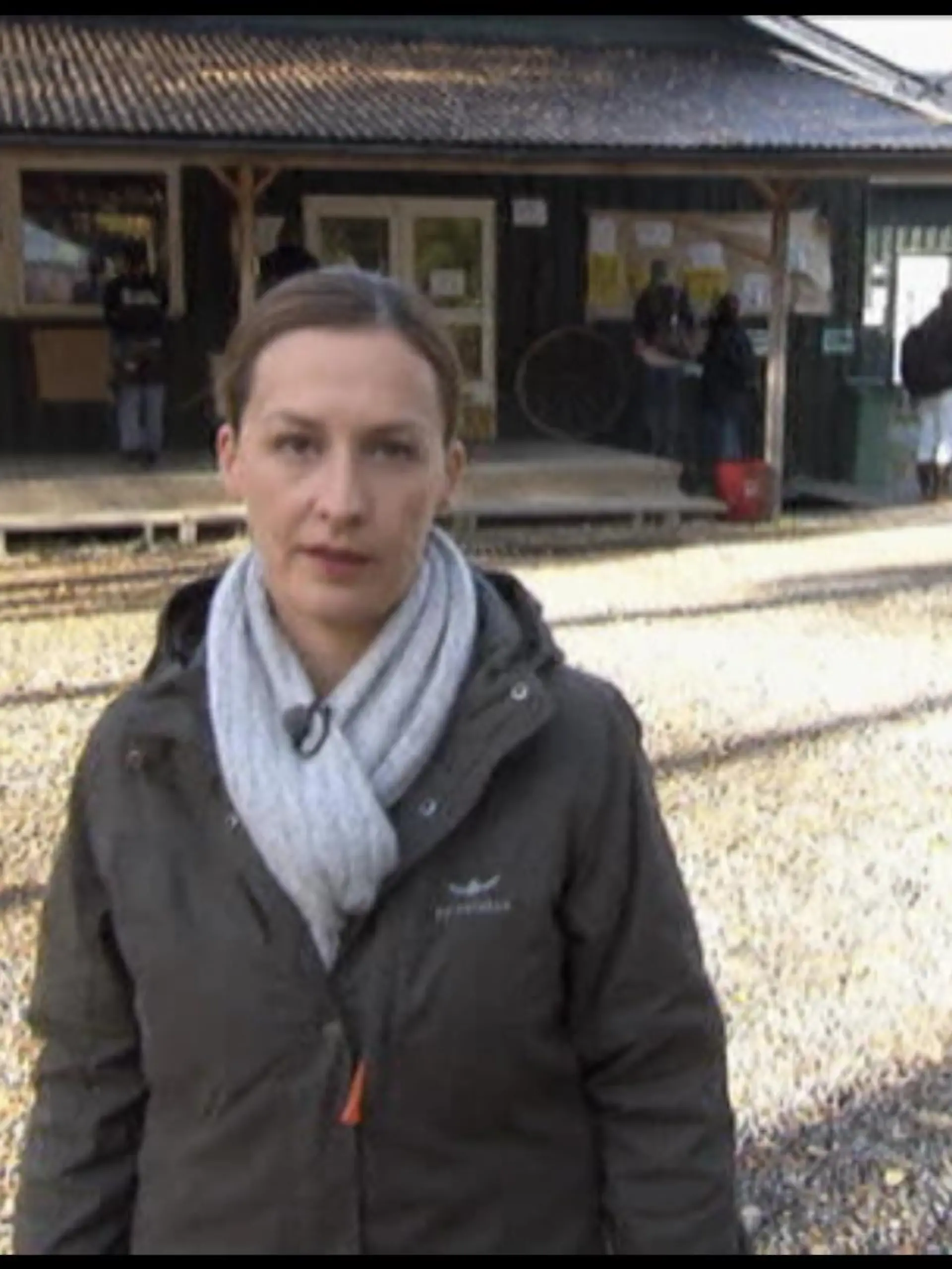 RTL Reporterin Anna Hohns bei ihrem ersten Besuch auf Utoya.