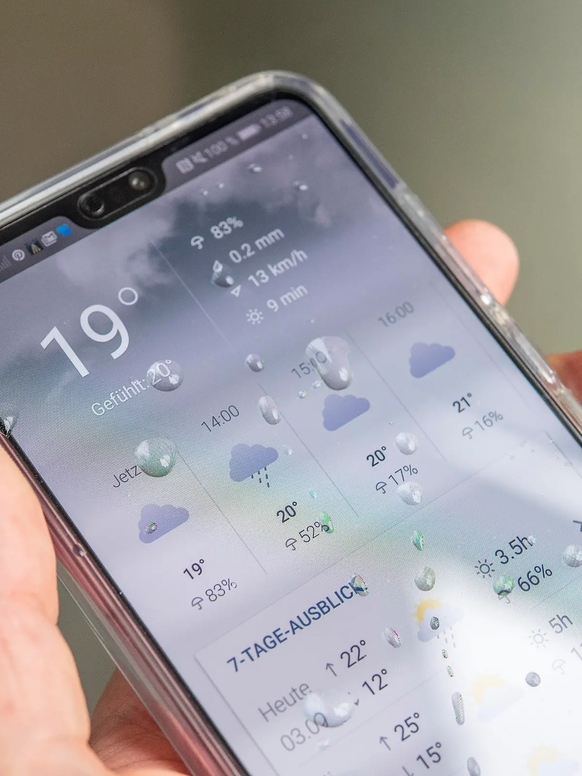 Wetter-Apps können bei Starkregen helfen.