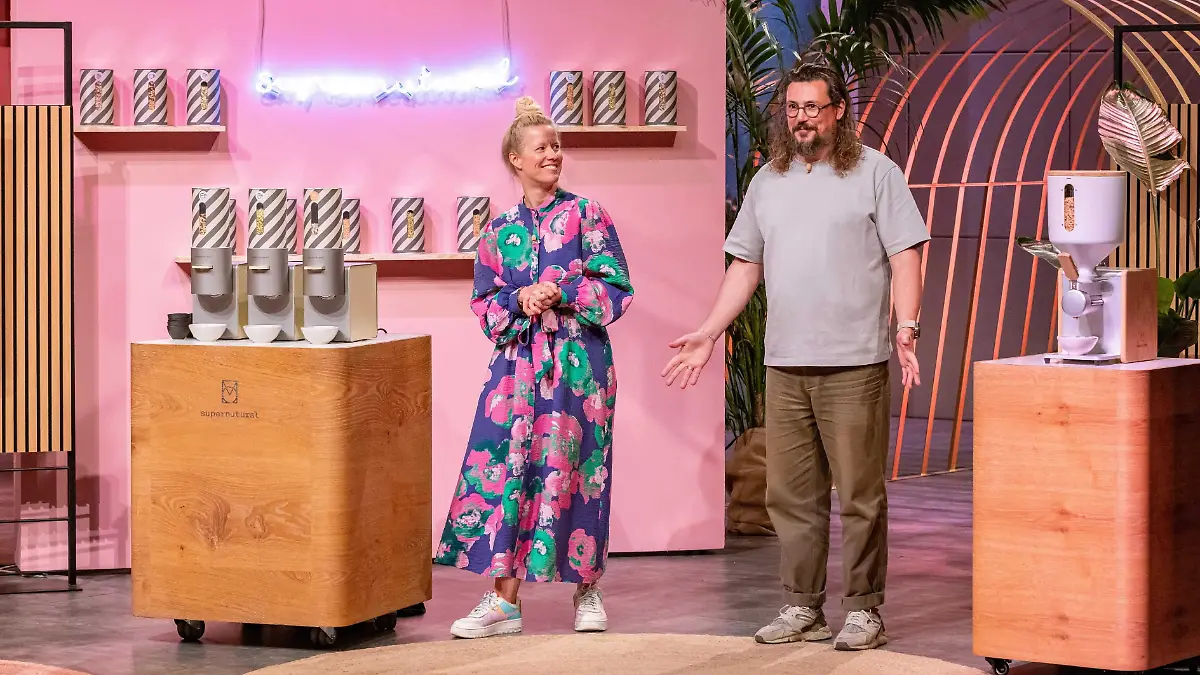 „Supernutural”-Gründer Amelie und Timo beim Pitch vor den Löwen