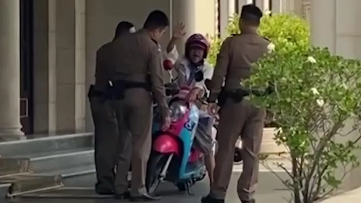 Einbruch mit Moped! Rentner (70) dringt in Regierungssitz ein – und fordert DAS! Thailändische Polizei chancenlos 