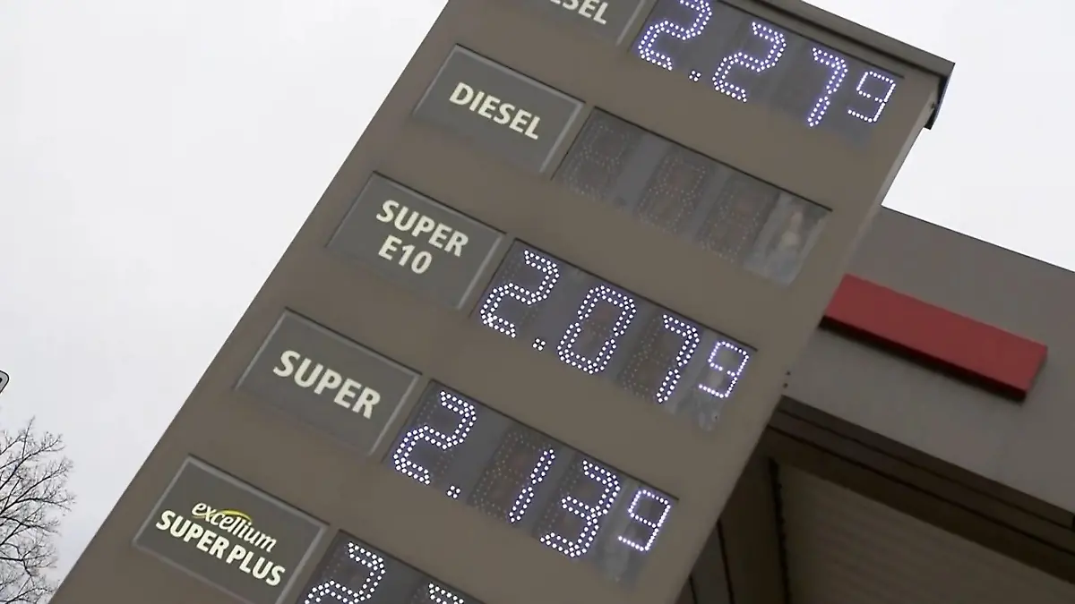Spritpreisbremse tritt in Kraft! Wann tanke ich jetzt am günstigsten? Neue Regelung ab 1. April