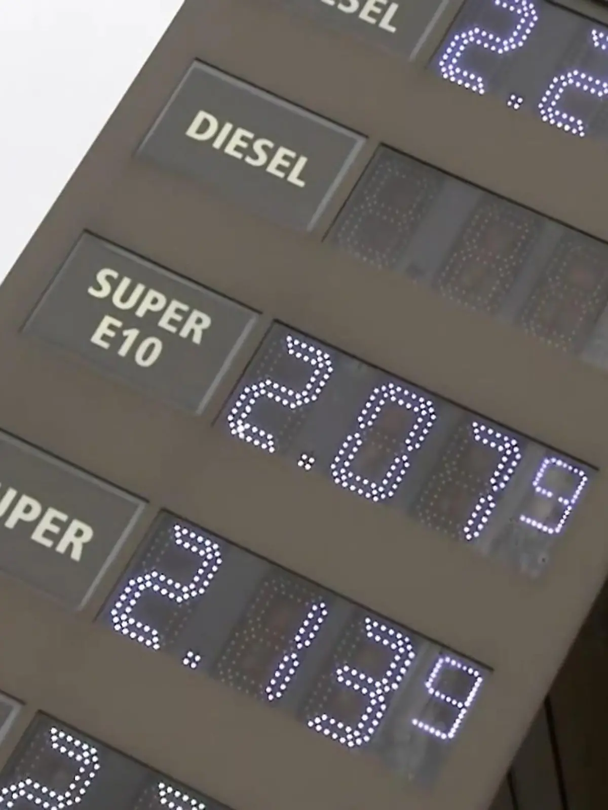 Bild zu: "Spritpreisbremse tritt in Kraft! Wann tanke ich jetzt am günstigsten?"