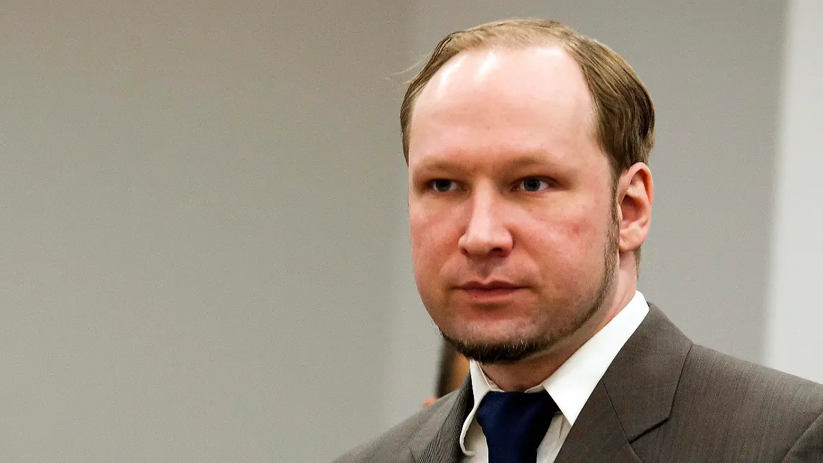 epa03254040 Anders Behring Breivk pictured in court in Oslo, Norway, 08 June 2012. The 33-year-old Breivik has admitted to carried out the bomb attack in Oslo and the shooting on the island of Utoya in which 77 people were killed on 22 July 2011, but pleaded not guilty. EPA/HEIKO JUNGE / POOL NORWAY OUT  +++(c) dpa - Bildfunk+++