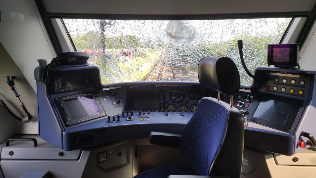 Kaiserslautern: Regionalbahn kollidiert mit Traktor