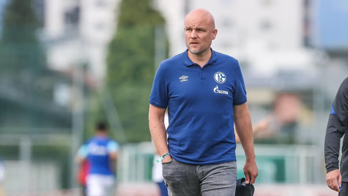 03.07.2021, Fussball, Saison 2021/2022, 2. Bundesliga, Testspiel, FC Schalke 04 - Zenit St. Petersburg, Sportdirektor Rouven Schröder FC Schalke 04 Foto: Tim Rehbein/RHR-FOTO Kufstein Kufstein Arena Österreich xRHR-FOTO/TRx *** 03 07 2021, football, 2021 2022 season, 2 Bundesliga, test match, FC Schalke 04 Zenit St Petersburg, sports director Rouven Schröder FC Schalke 04 photo Tim Rehbein RHR FOTO Kufstein Kufstein Arena Austria xRHR FOTO TRx