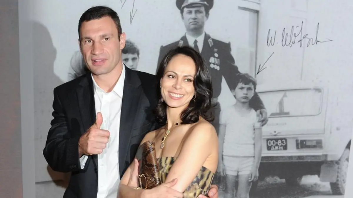 Vitali Klitschko und seine Frau Natalia 2011 in Berlin nach der Premiere des Films "Klitschko". Foto: Jens Kalaene