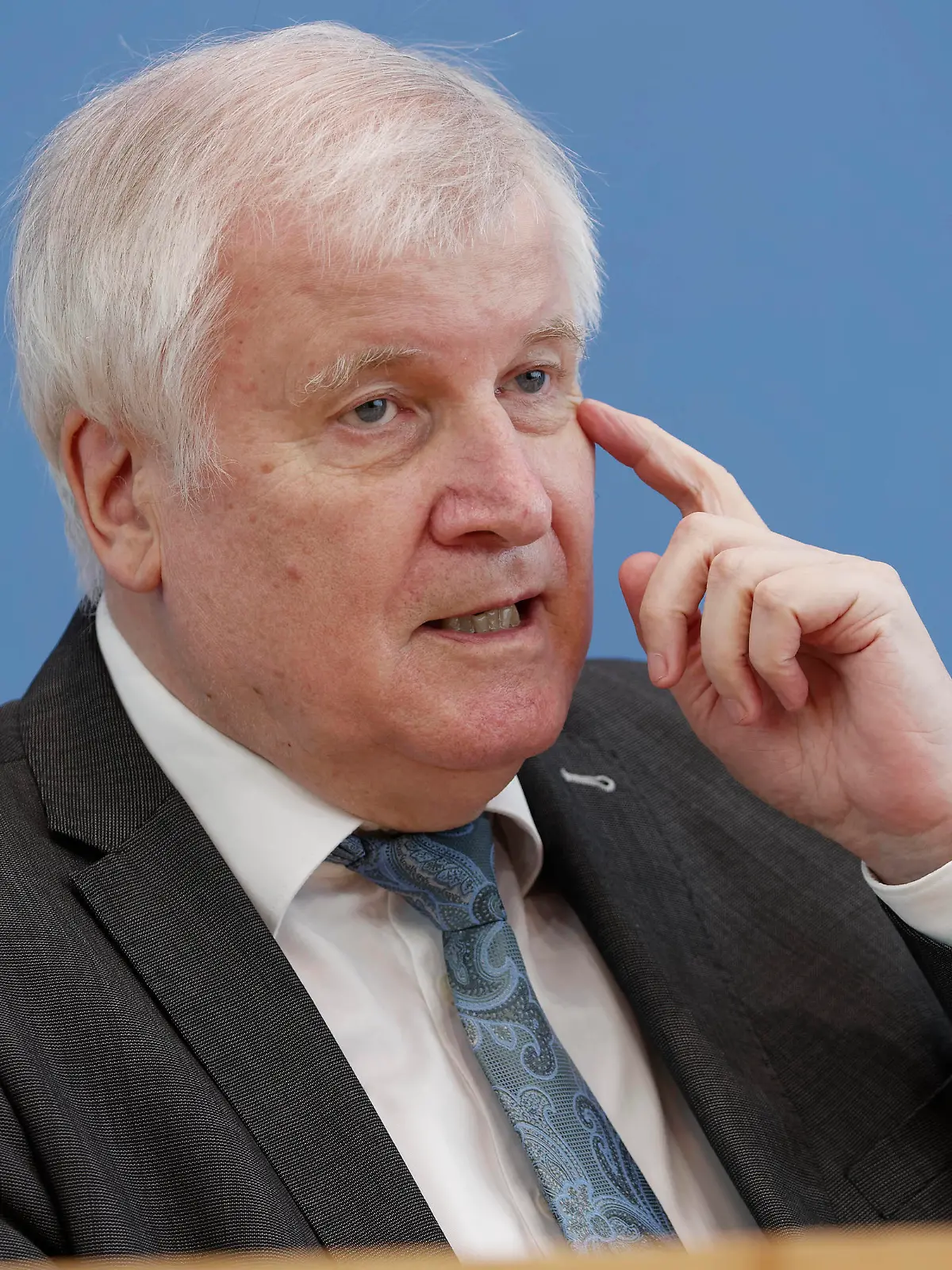  Horst Seehofer 2021-07-14 - Deutschland, Berlin - Bundespressekonferenz: Horst Seehofer CSU, Bundesminister des Inneren, für Bau und Heimat, der Bundeswahlleiter und Präsident des Statistischen Bundesamts, der Präsident des Bundesamts für Verfassungsschutz BfV, und der Präsident des Bundesamts für Sicherheit in der Informationstechnik BSI informieren zur Sicherheit der Bundstagswahl 2021. *** Horst Seehofer 2021 07 14 Germany, Berlin Federal Press Conference Horst Seehofer CSU , Federal Minister of the Interior, for Construction and Home Affairs, the Federal Election Commissioner and President of the Federal Statistical Office, the President of the Federal Office for the Protection of the Constitution BfV , and the President of