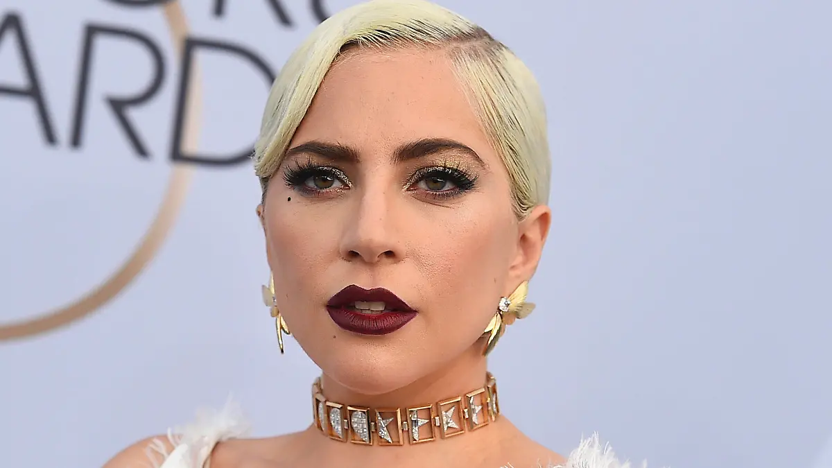 ARCHIV - 27.01.2019, USA, Los Angeles: Lady Gaga, US-amerikanische Sängerin, Songwriterin und Schauspielerin, trifft zur 25. jährlichen Verleihung der Screen Actors Guild Awards ein. Lady Gaga hat sich zwei Tagen nach dem Überfall auf ihren Hundeausführer und dem Diebstahl ihrer beiden Hunde Koji und Gustav erstmals selbst zu Wort gemeldet. (zu dpa: «Lady Gaga nach Hundediebstahl: «Ich bin todtraurig»») Foto: Jordan Strauss/Invision/AP/dpa +++ dpa-Bildfunk +++