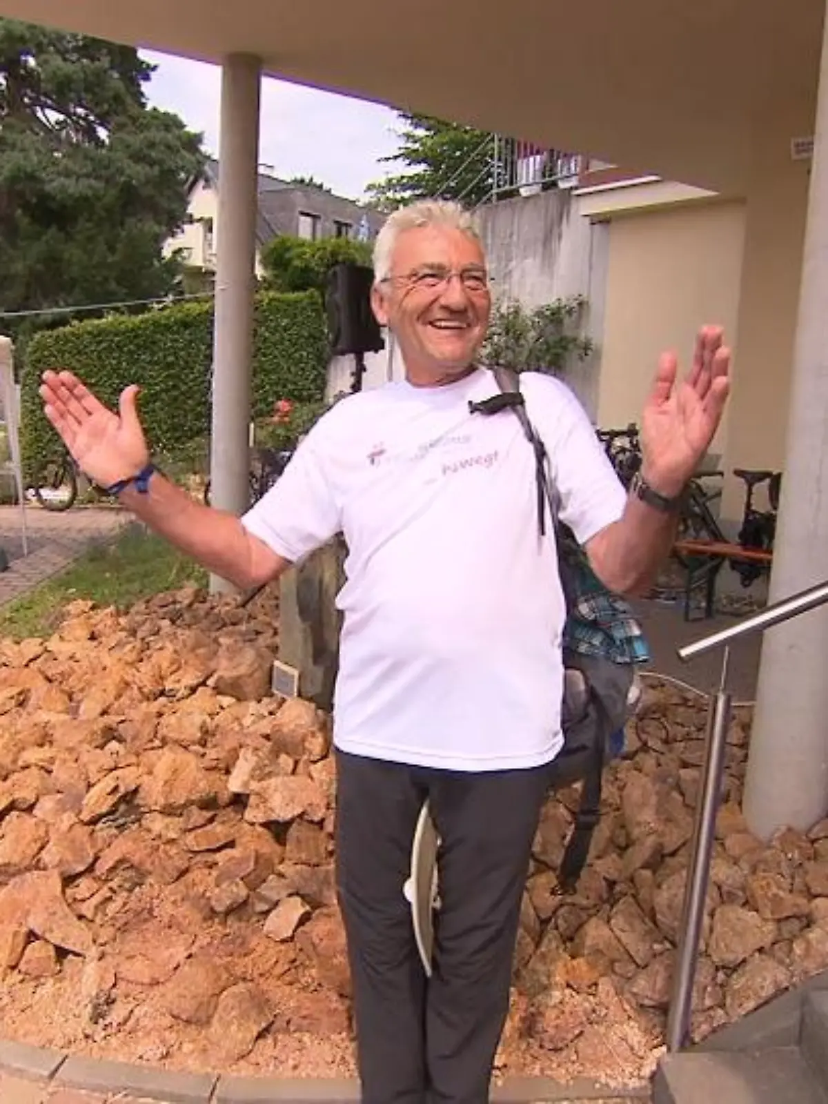 Drei Wochen lang ist Gunter Lutzi aus Biblis durch Hessen gewandert, von Hospiz zu Hospiz, um Spenden zu sammeln und auf die Hospizarbeit aufmerksam zu machen