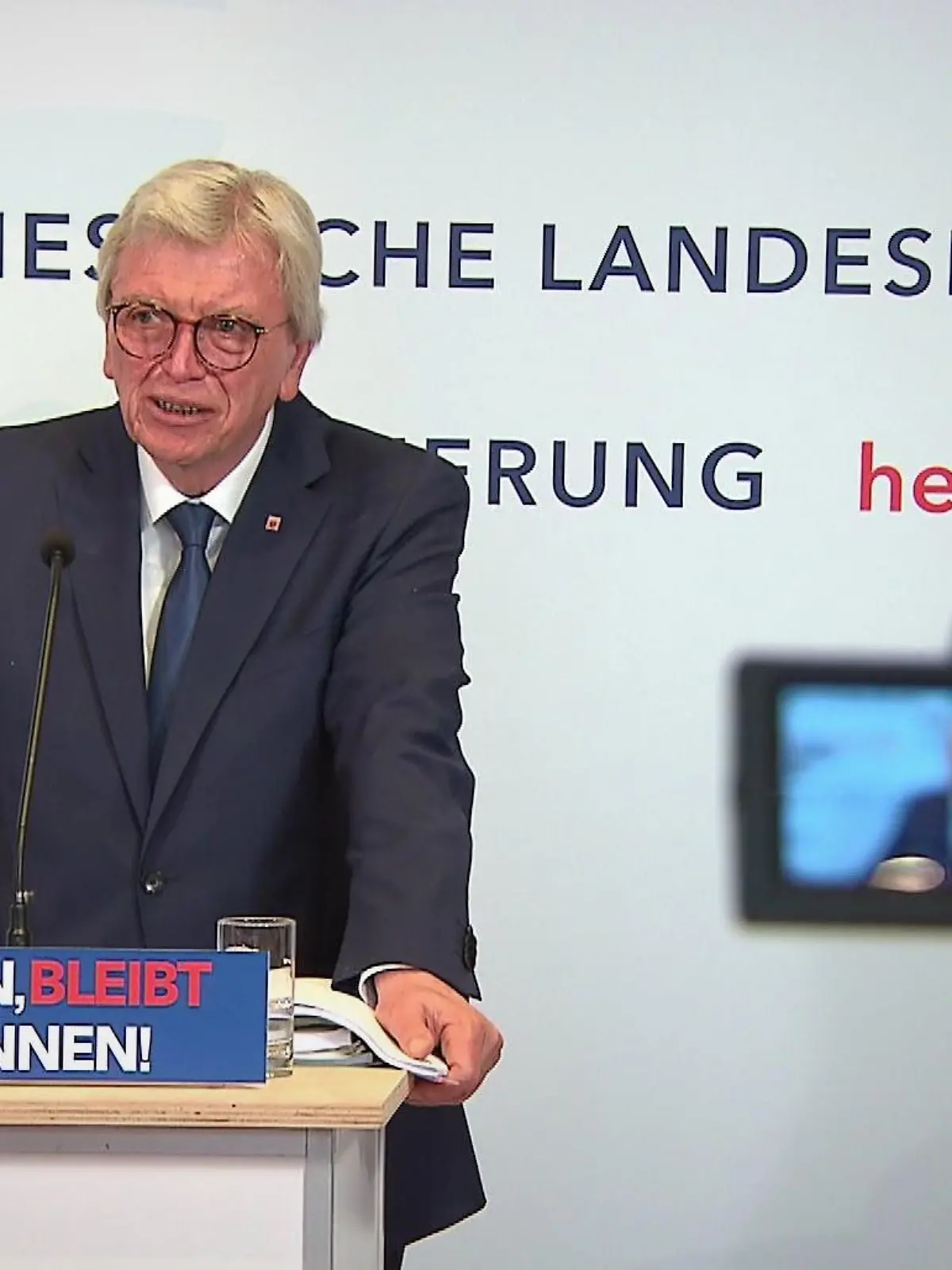 Volker Bouffier hat Lockerungen für den Sommer 2022 angekündigt.