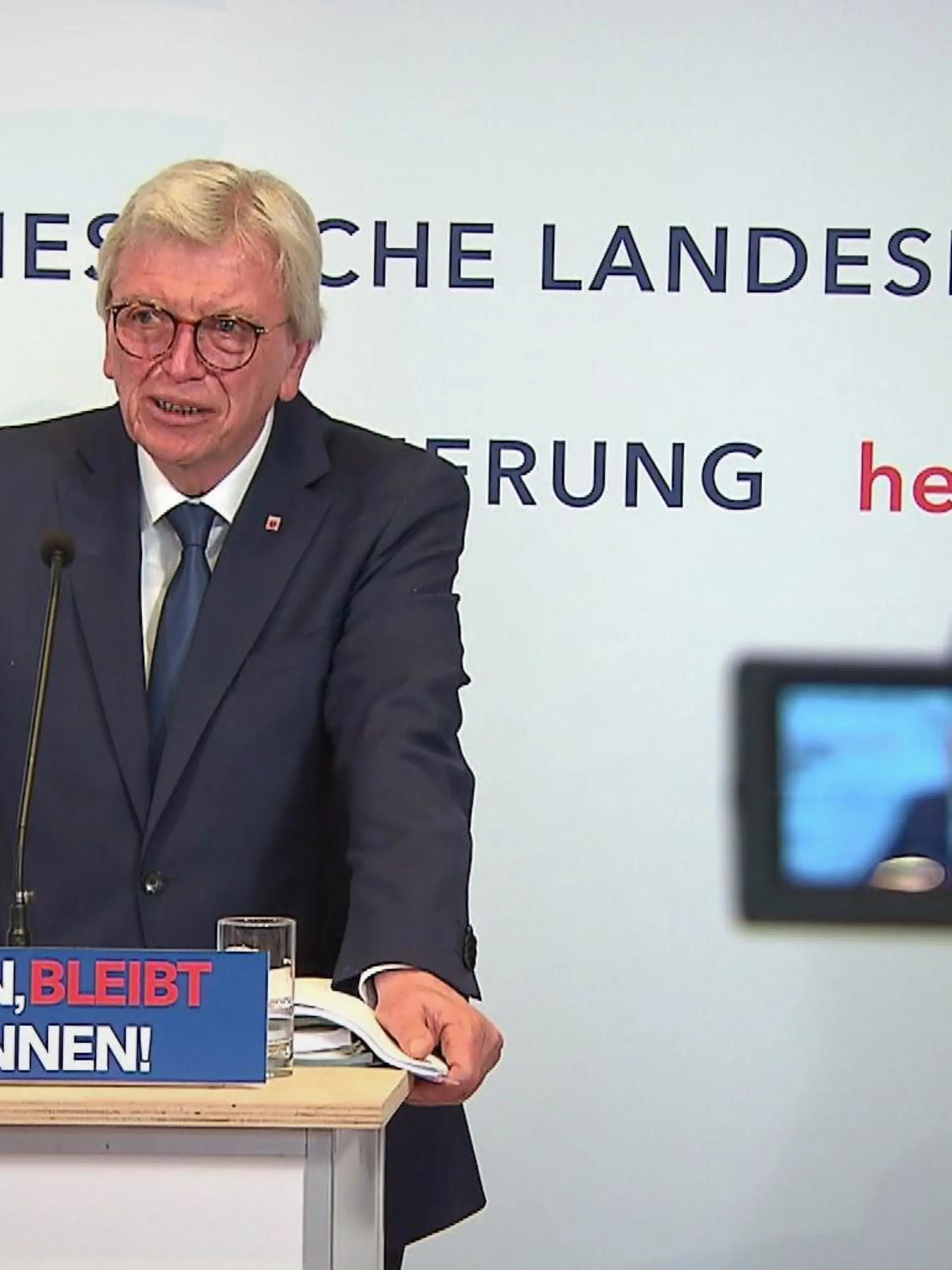Volker Bouffier hat Lockerungen für den Sommer 2022 angekündigt.