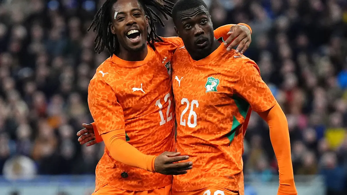 Nicolas Pepe (r) erzielte den Siegtreffer für die Elfenbeinküste.