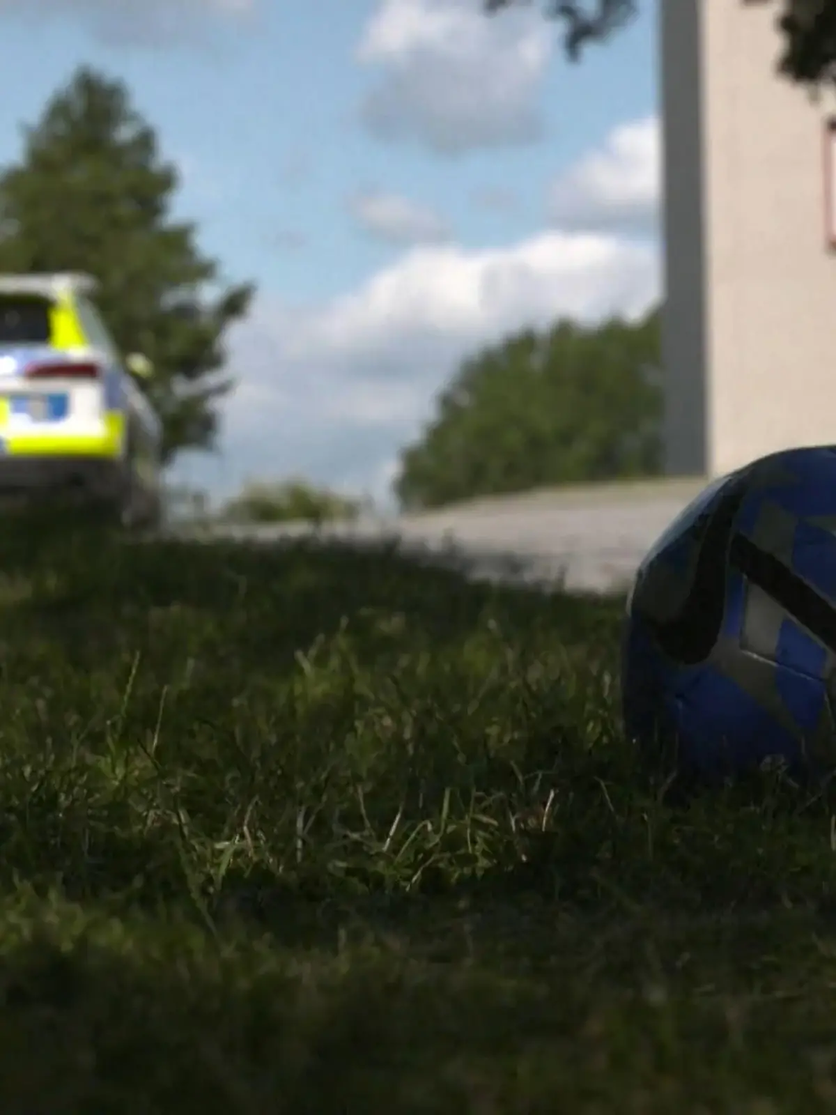 Zwei spielende Kinder (5, 6) sind in Stockholm durch Schüsse verletzt worden. Die Ermittler gehen davon aus, dass die Kinder versehentlich angeschossen wurden, wie die Polizei in der schwedischen Hauptstadt mitteilte. Mehr dazu im Video.