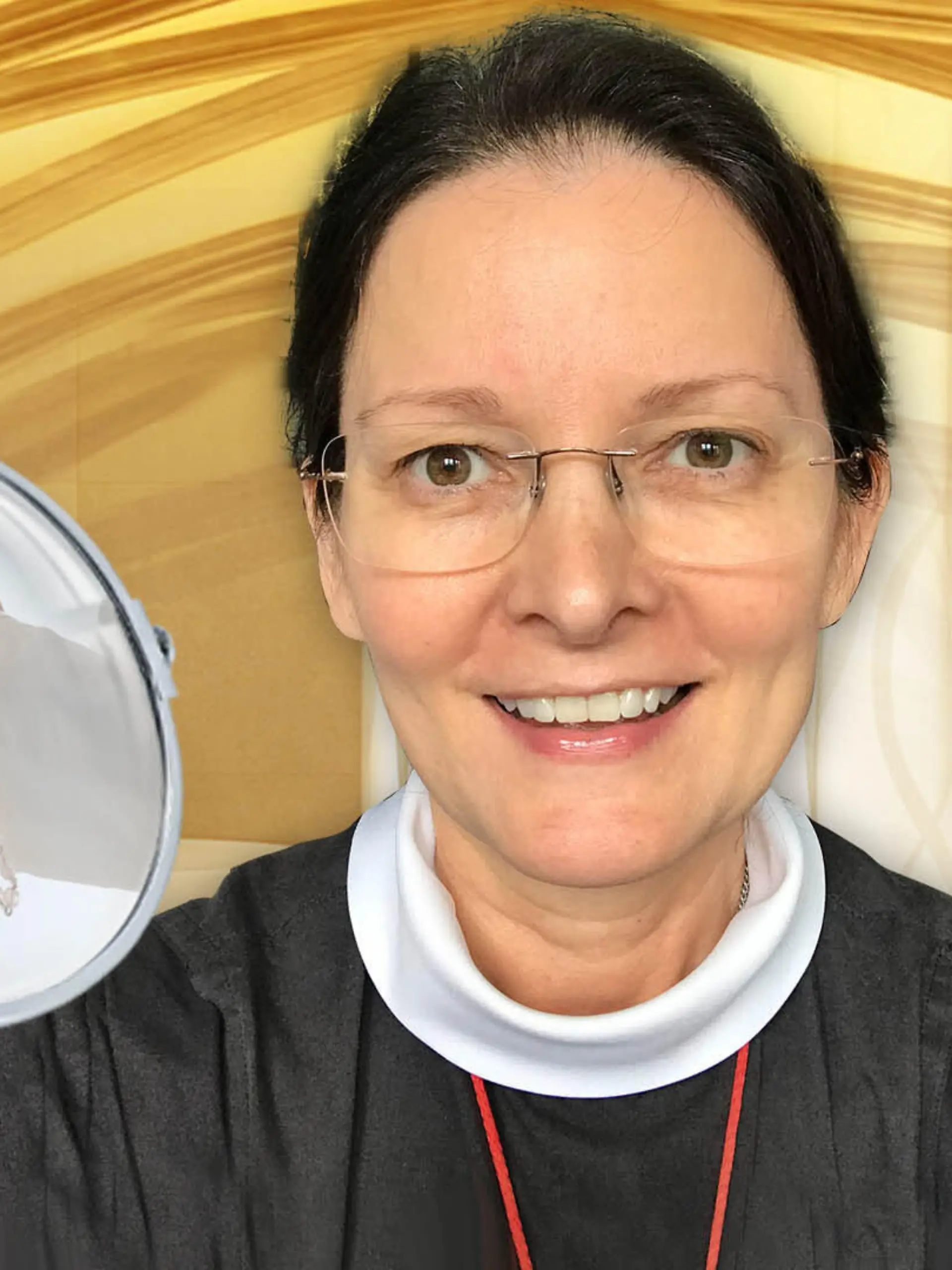 Schwester Monica ist 55 Jahre alt. Ihre TikTok-Follower sind ganz baff und wollen wissen: Was ist ihr Beauty-Geheimnis?
