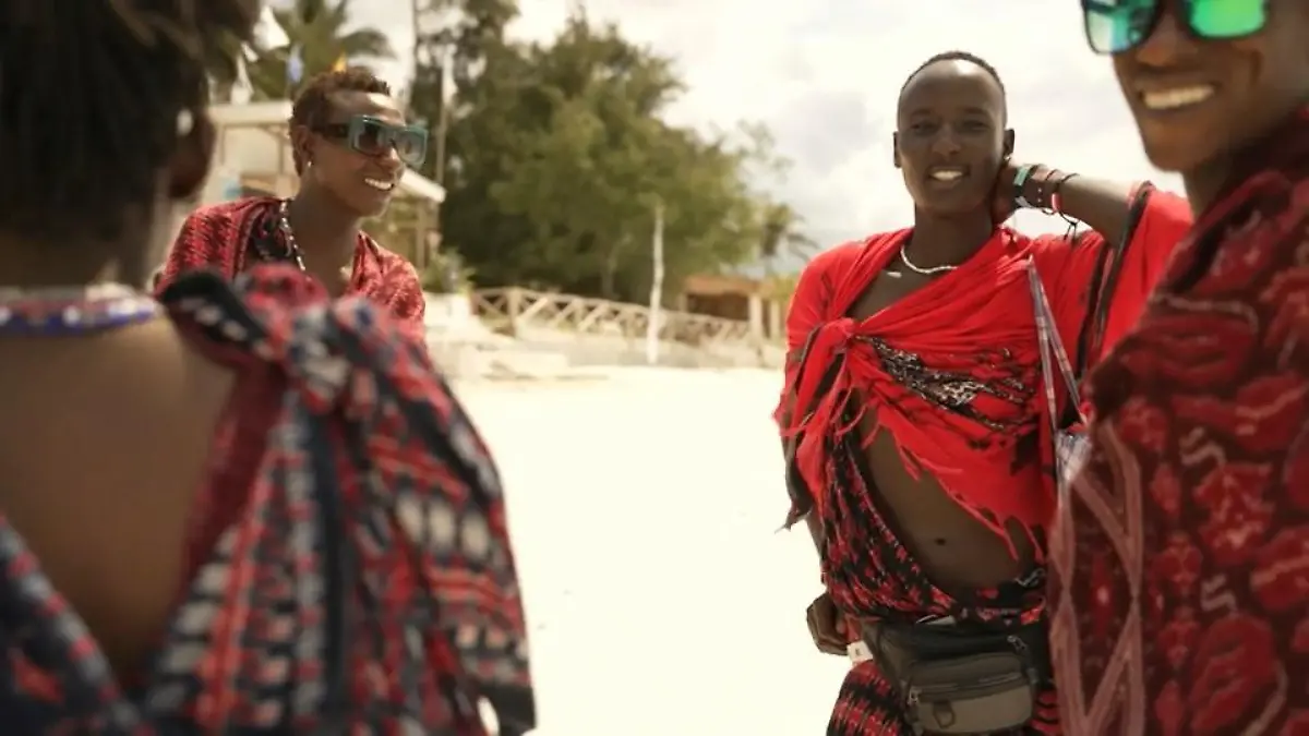 Sind die einst edlen Massai-Krieger nur noch schäbige Love-Scammer? Massai Betrug Liebe Scamming