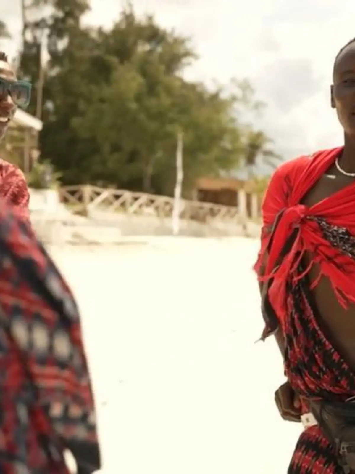 Bild zu: "Sind die einst edlen Massai-Krieger nur noch schäbige Love-Scammer?"