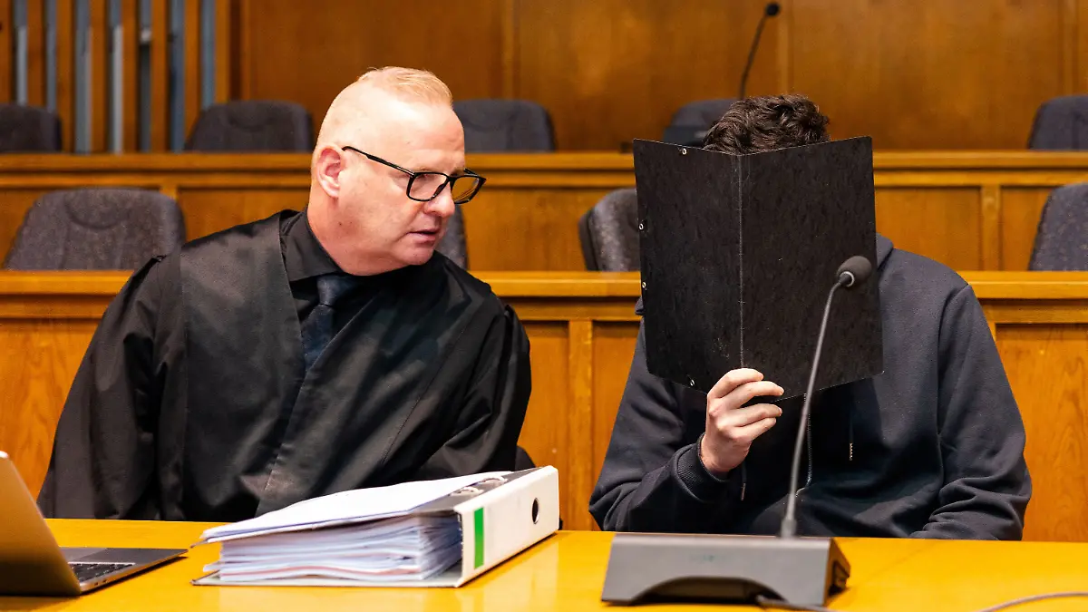 Ahmet G. räumte am ersten Verhandlungstag ein, den Polizisten Simon Bohr erschossen zu haben