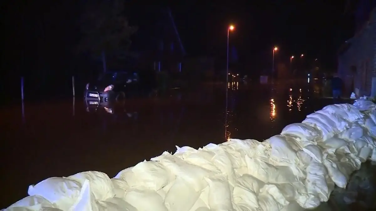 Nach einem Dammbruch droht in Ophoven die Katastrophe Überflutungen im Kreis Heinsberg