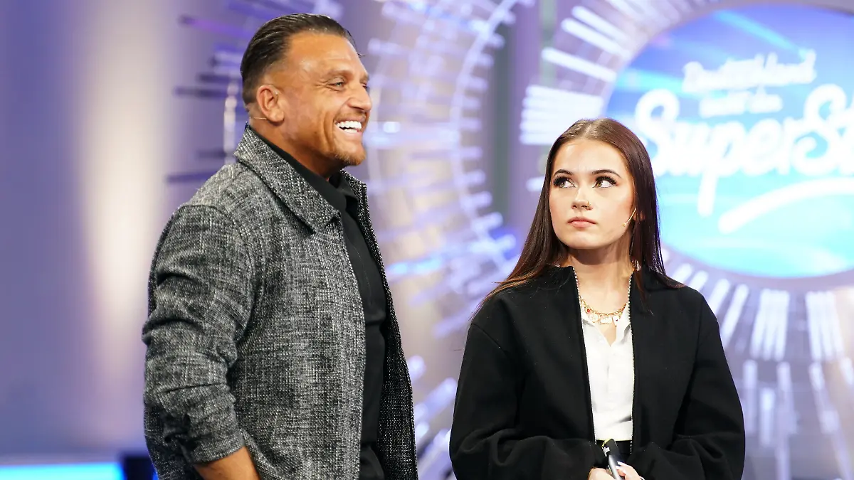 Jiepen Joelina Fröhlich mit ihrem Vater Menowin Fröhlich.