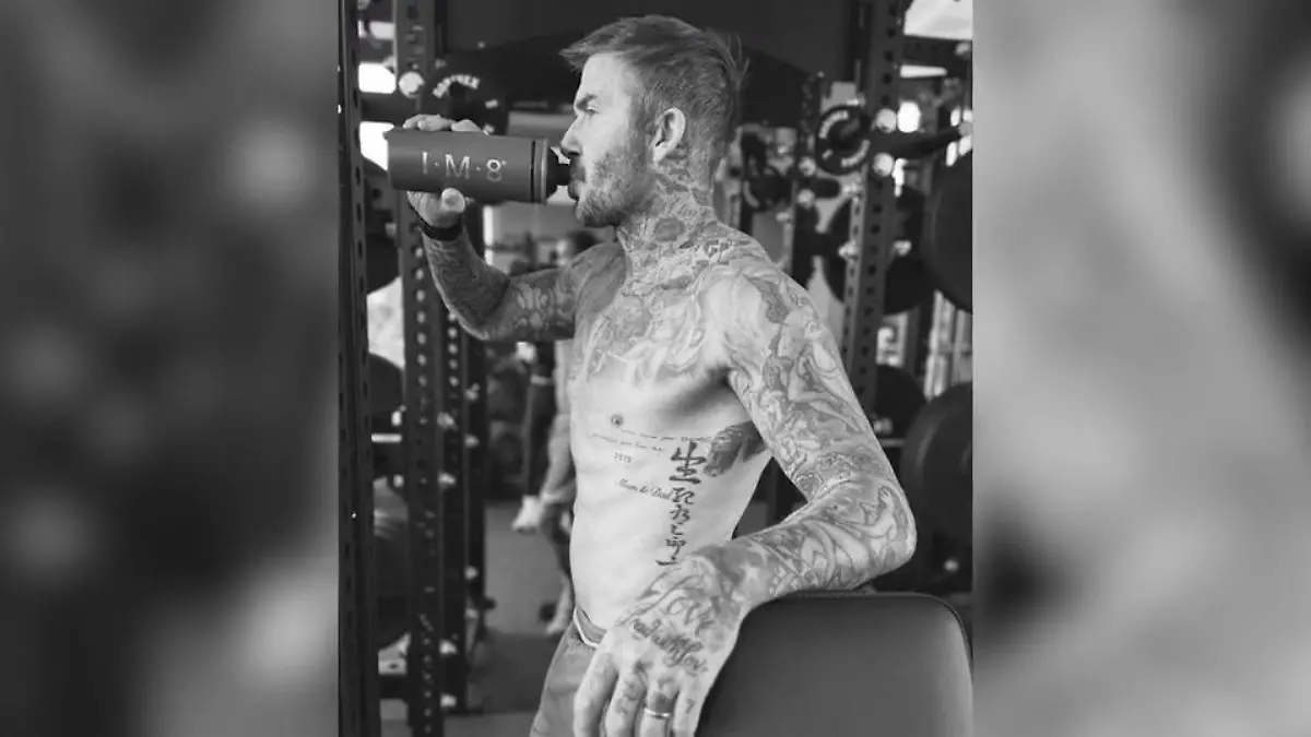 Heiß, heißer, Becks! David Beckham (50) setzt seine Muskeln in Szene – oberkörperfrei! Ehefrau Victoria gefällt's!