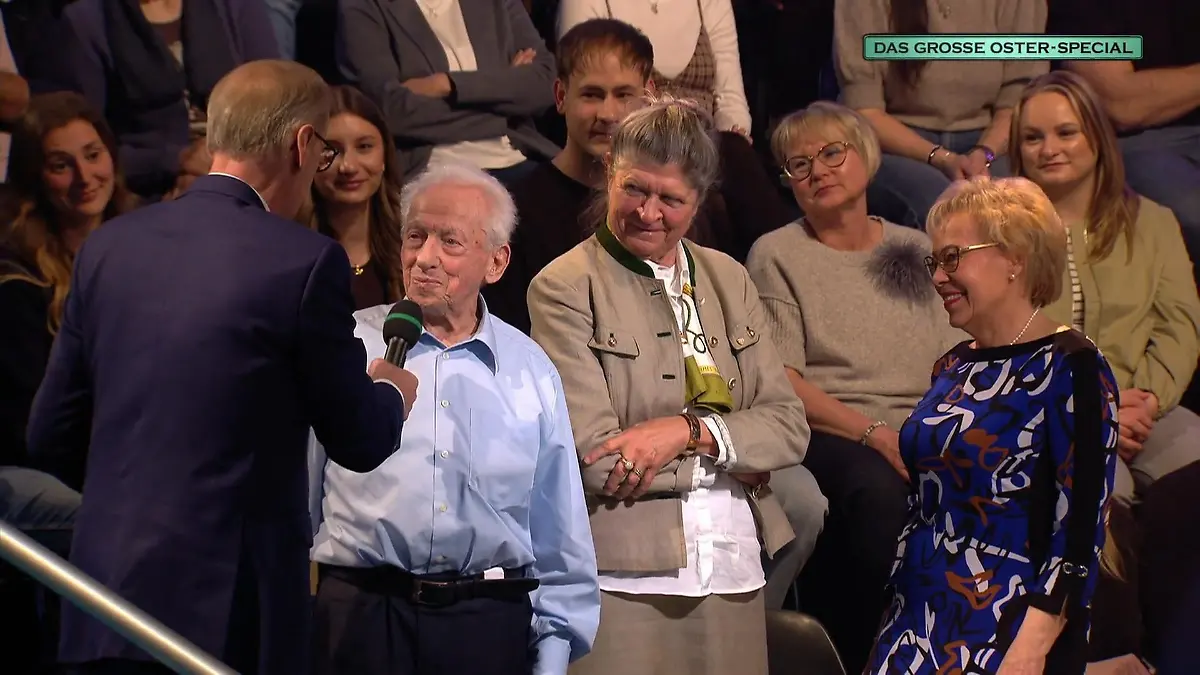 Reiner Spänkuch und seine Tochter (rechts im blauen Kleid)