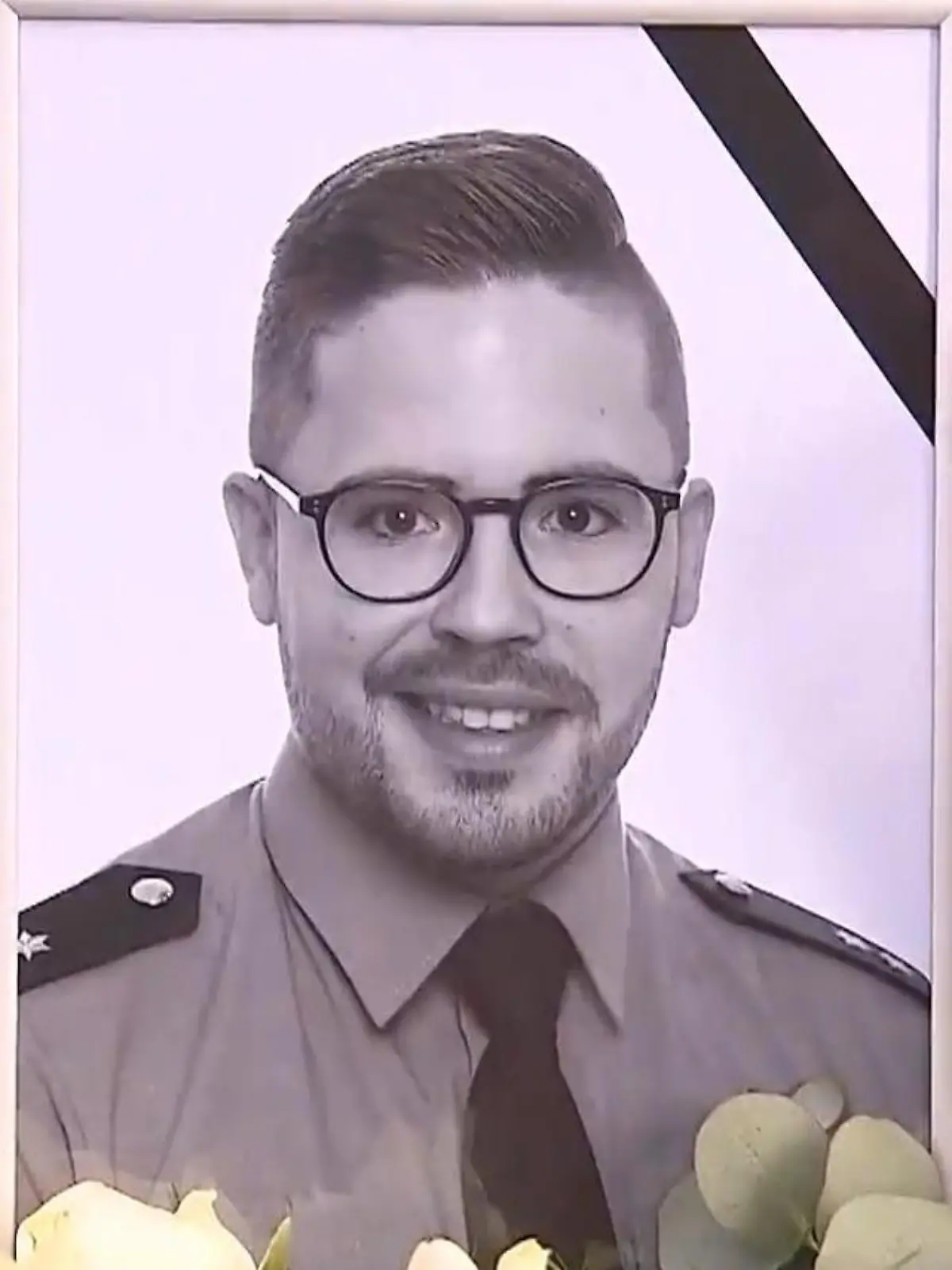 Bild zu: "Empörung nach Urteil gegen Polizisten-Killer – Zuschauer im Saal rufen „Skandal”"