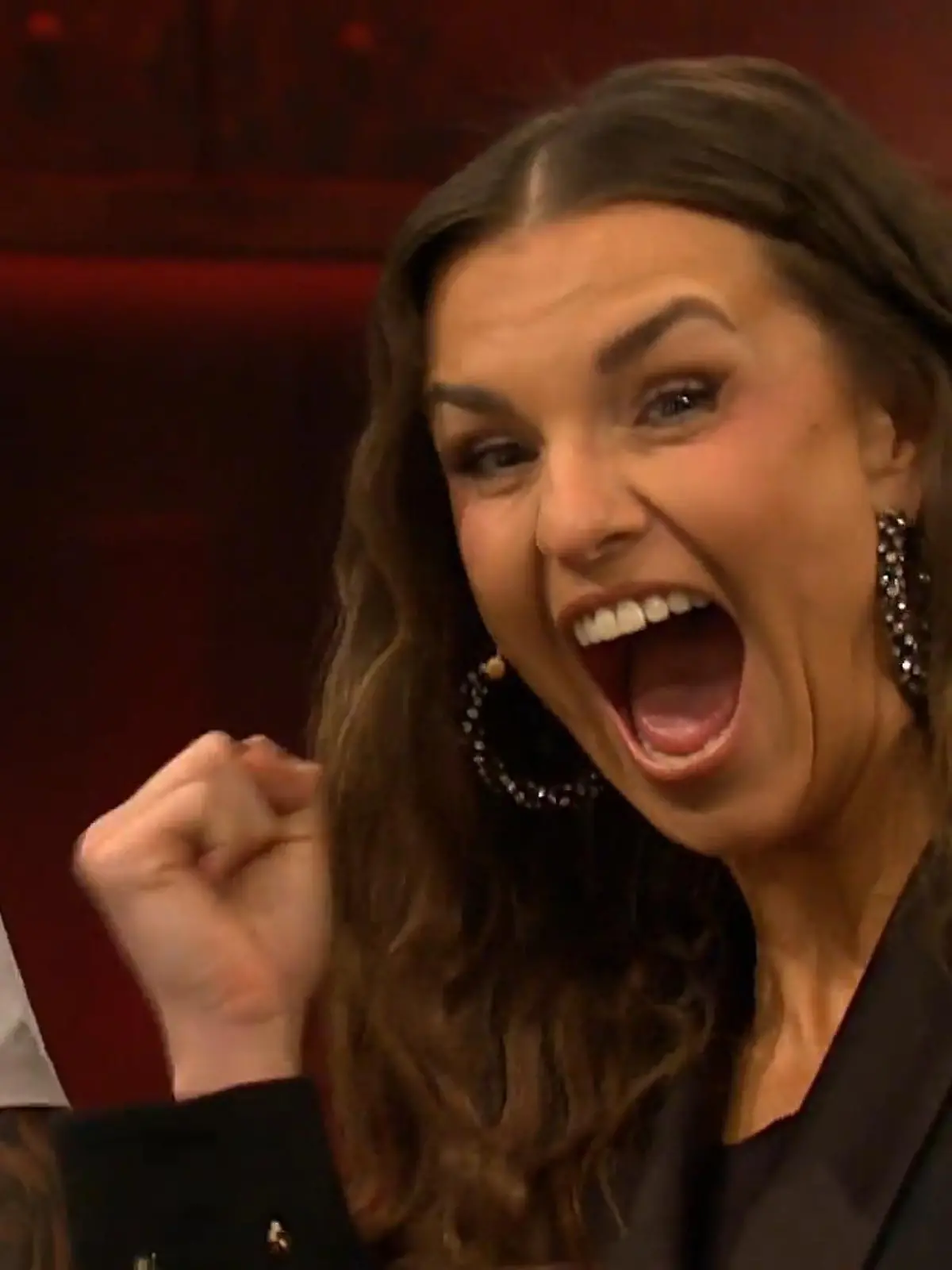 Bild zu: "„Frischfleisch!” Laura Wontorra bei „Grill den Henssler” im Flirt-Fieber"