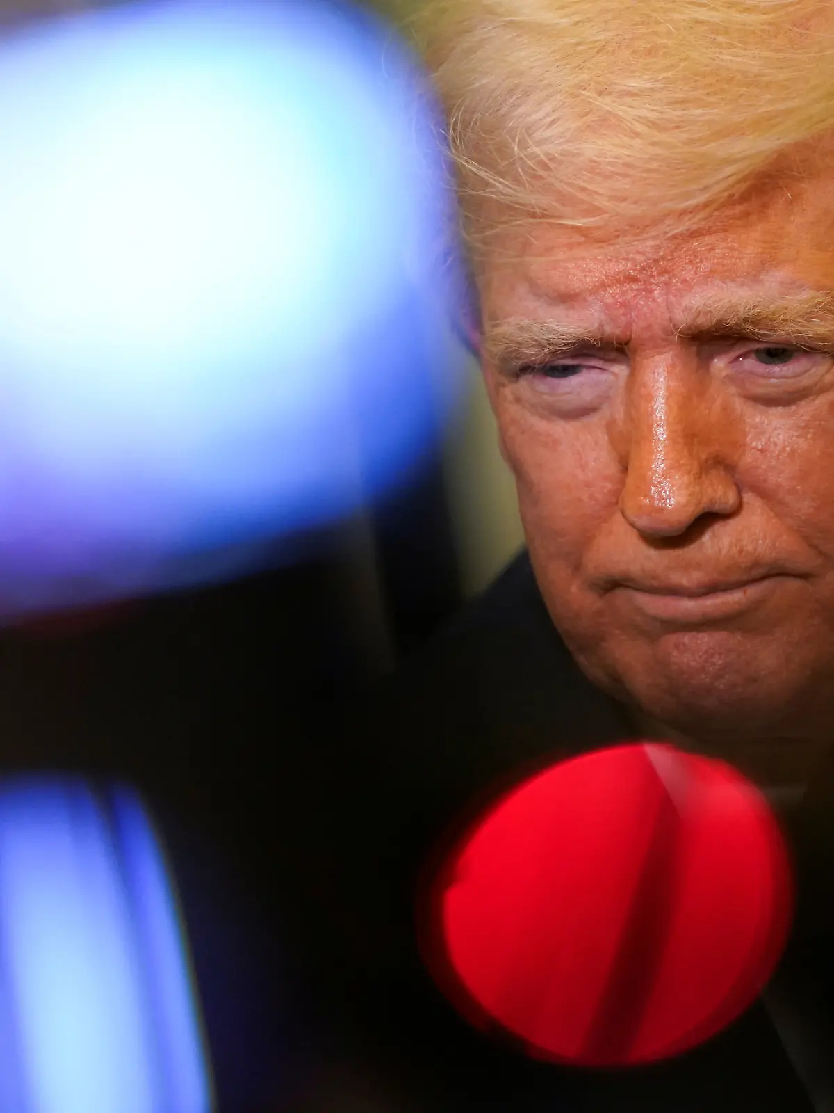 U.S. President Donald Trump looks on as he speaks to members of the media aboard Air Force One en route to Joint Base Andrews, Maryland, U.S., March 29, 2026. REUTERS/Elizabeth Frantz