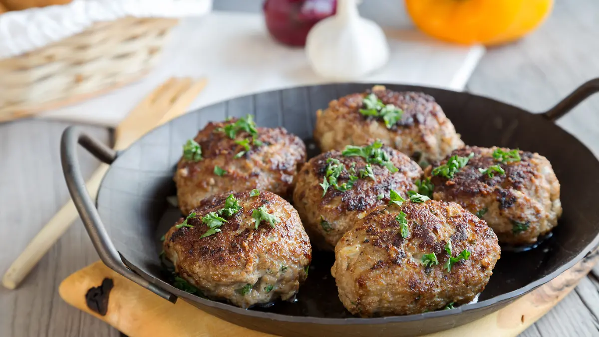 Frikadellen oder Buletten? Egal! Hauptsache die Fleischkößchen sind außen cross und innen saftig.