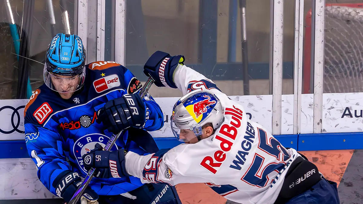 Ingolstadt, Deutschland 31. März 2026: Penny DEL - 2025/2026 - Playoff Viertelfinale - Spiel 4 - ERC Ingolstadt gegen EHC Red Bull München Im Bild: v. li. im Zweikampf Kenny Agostino ERC und Fabio Wagner EHC Saturn Arena Bayern *** Ingolstadt, Germany March 31, 2026 Penny DEL 2025 2026 Playoff Quarterfinals Game 4 ERC Ingolstadt vs EHC Red Bull Munich Pictured from left in a duel Kenny Agostino ERC and Fabio Wagner EHC Saturn Arena Bayern Copyright: xFotostandx/xSchäferx