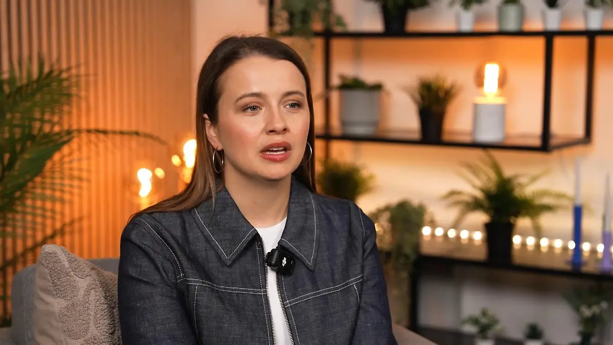 Große Serien-Challenge für Julia Wiedemann Wird AWZ-Rolle Lucie nie mehr laufen können?