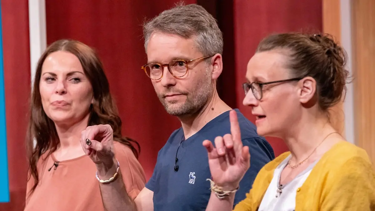 Die drei Gründer präsentieren ihren Nasendilatator