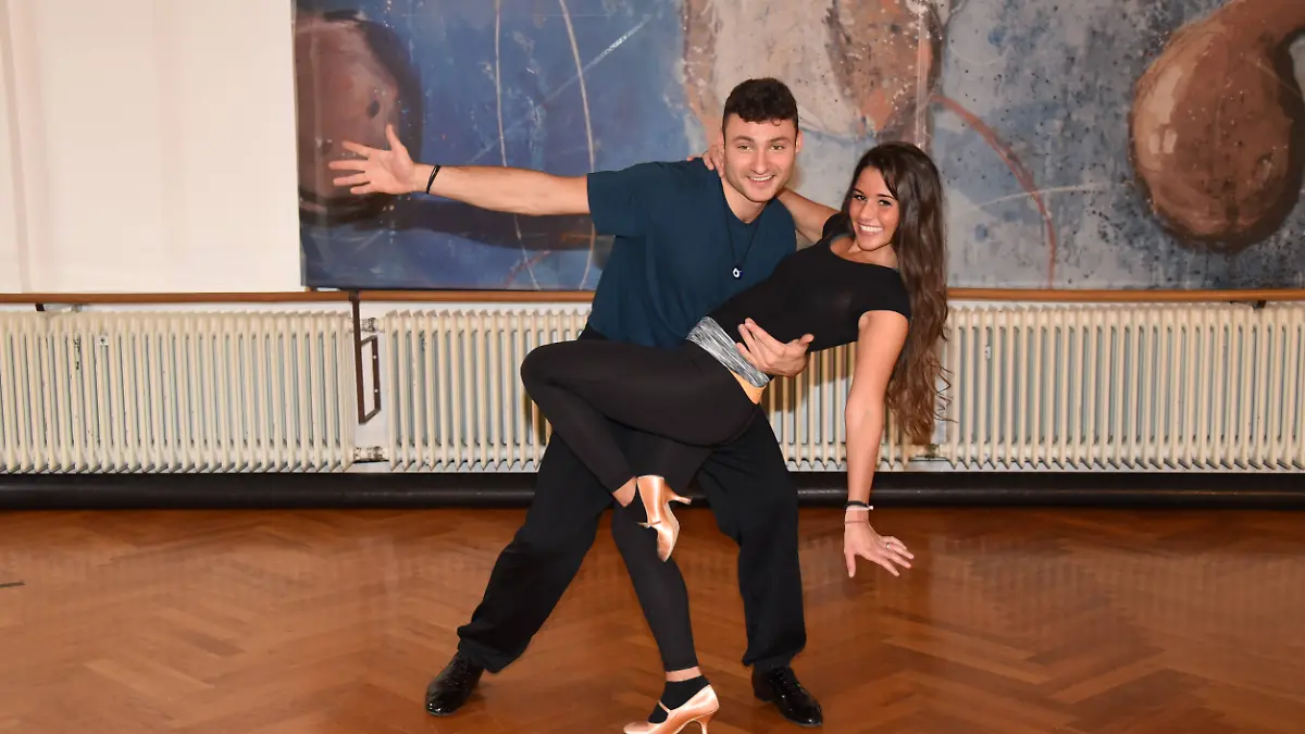 Sarah Engels trainierte jede Woche hart mit Profitänzer Robert Beitsch. Doch es sollte eine Zeit dauern, bis sie auch mit Punkten belohnt wurde. 