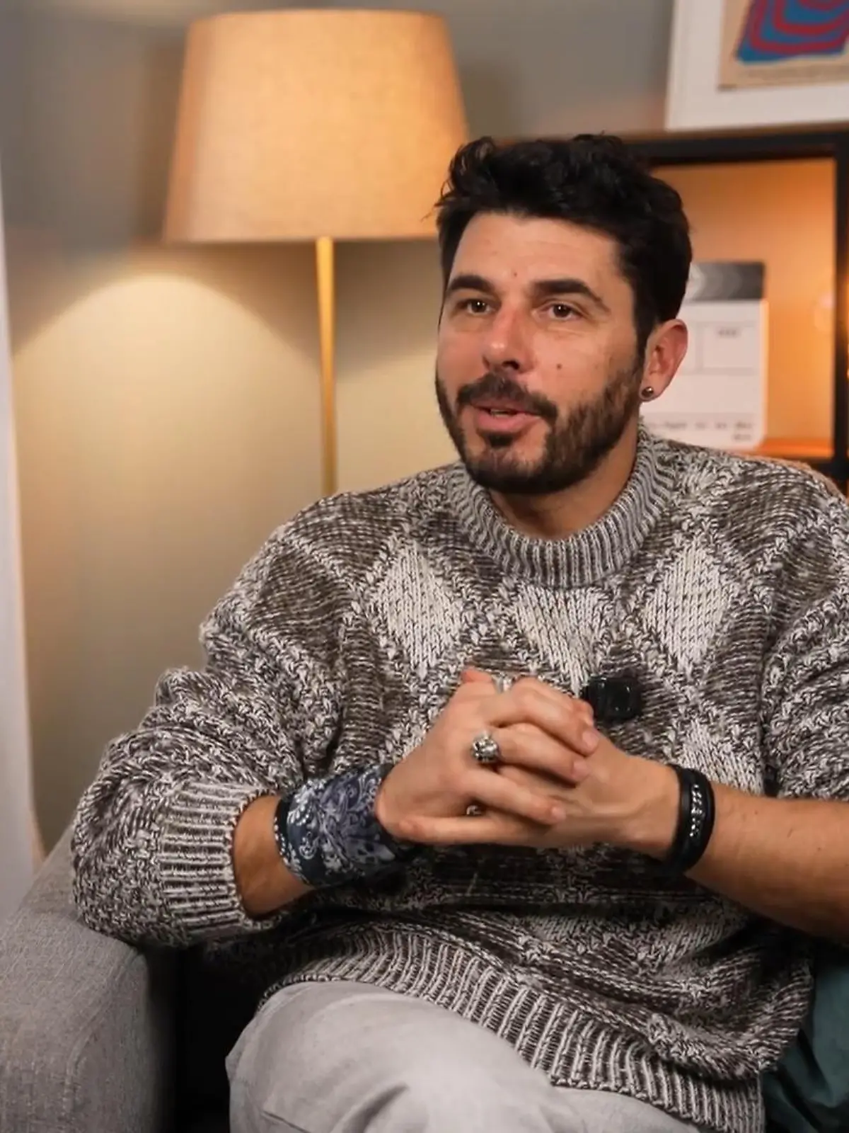 Bild zu: "Riccardo Angelini verabschiedet sich vorerst vom Set"