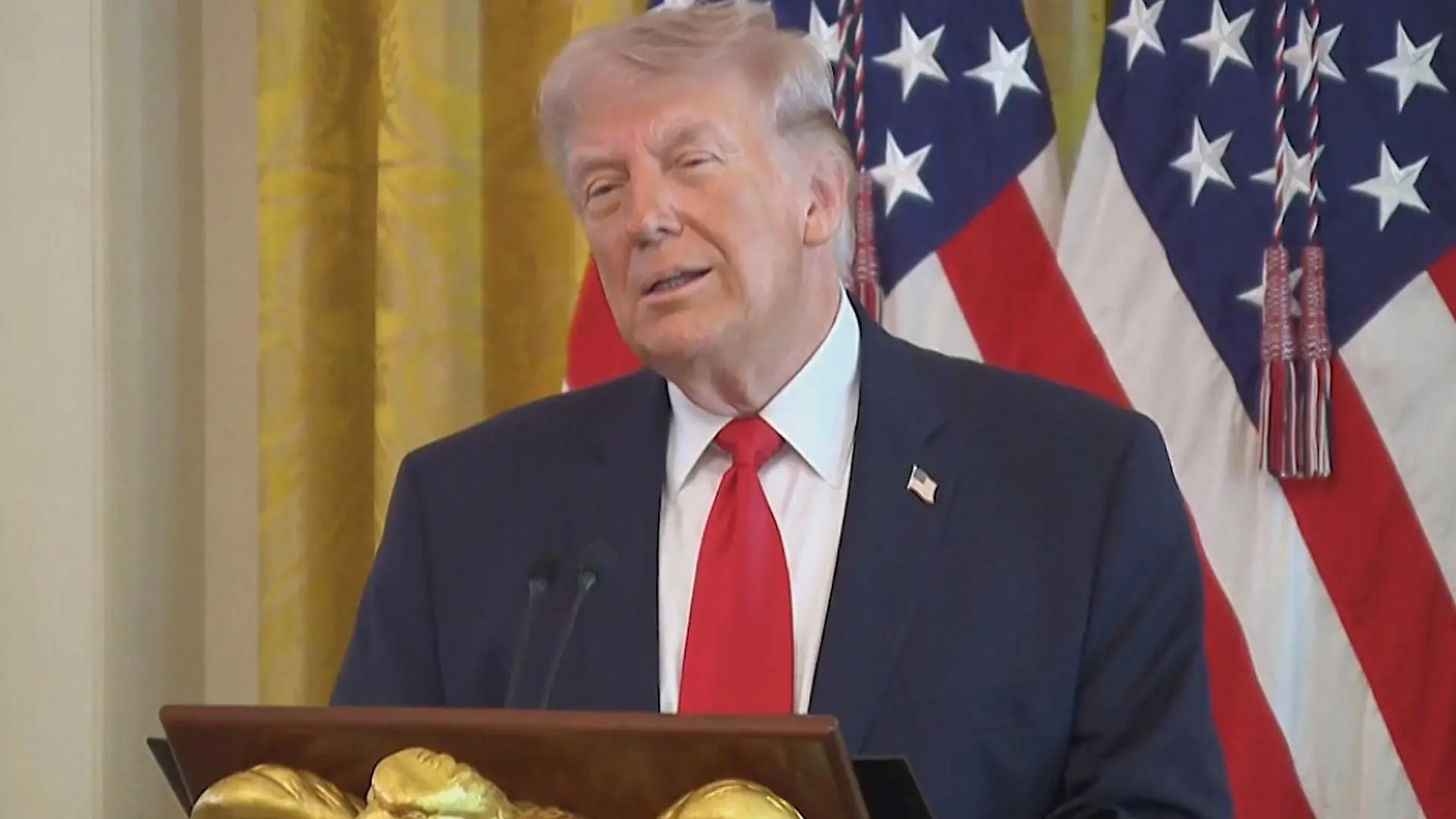 Donald Trump spottet über Emmanuel Macron – weil dessen Frau ihn schlägt? US-Präsident im Läster-Modus