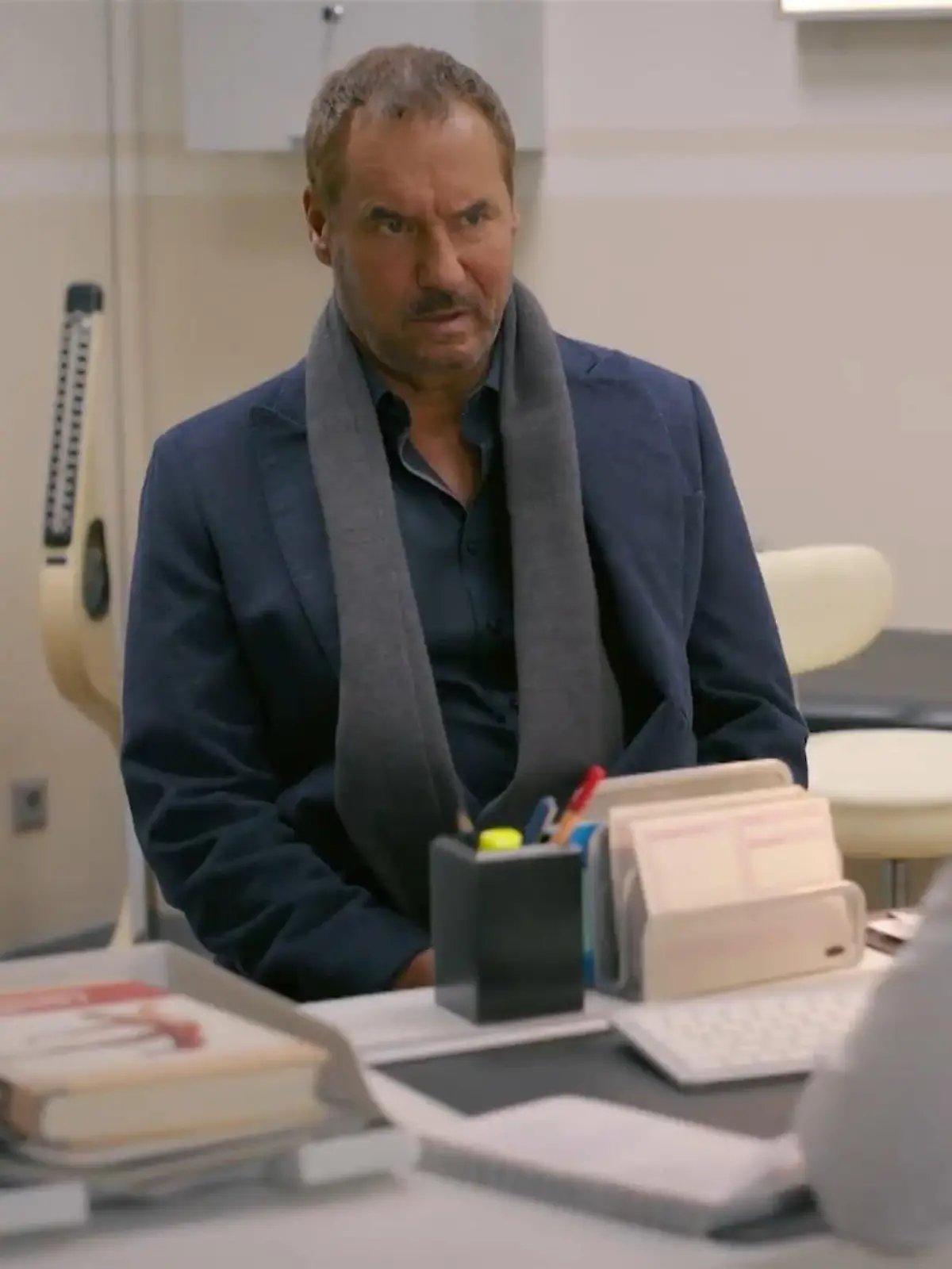 Bild zu: "Richard erfährt, dass es nicht gut um ihn steht"