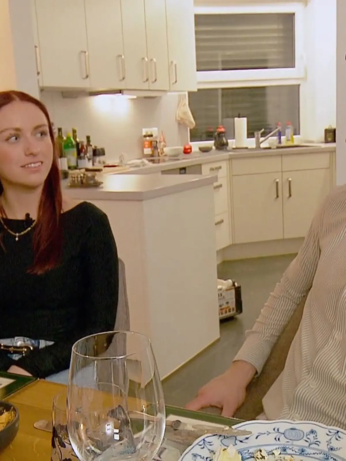 Bild zu: "Laura und Friedrich schmieden Pläne"