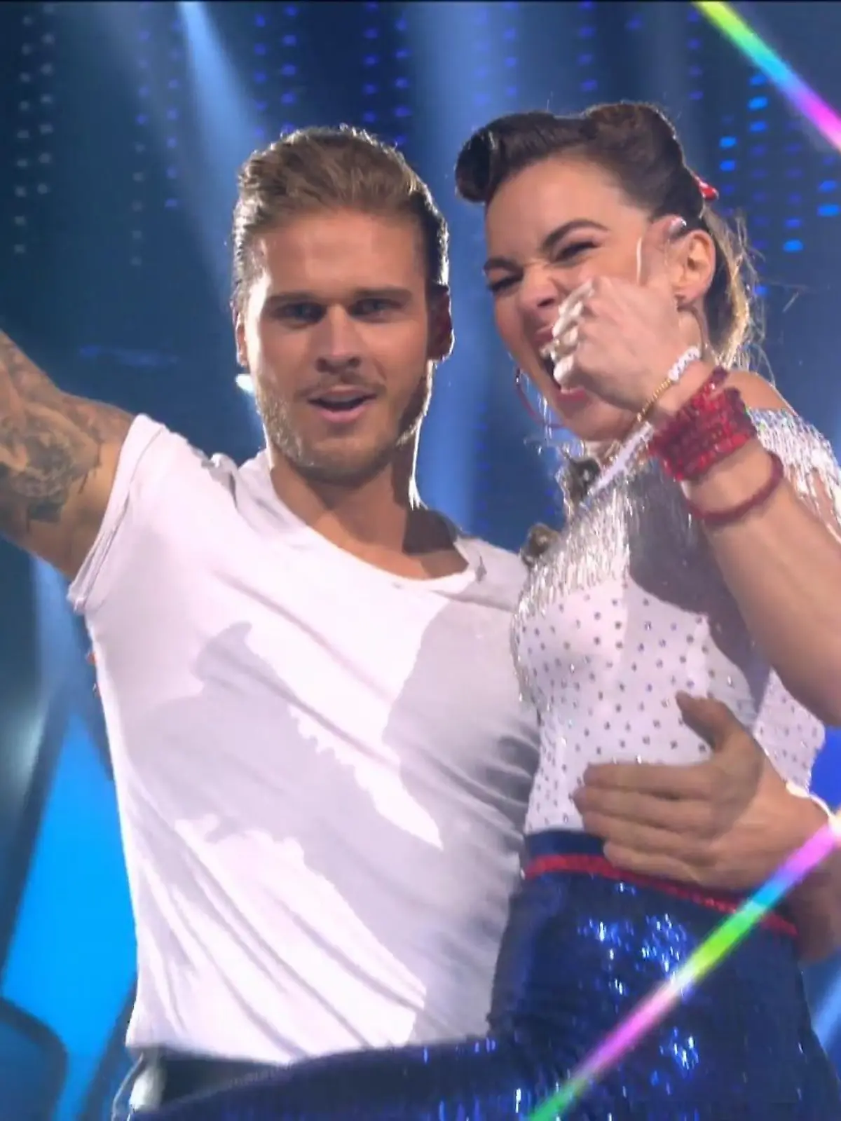 Bild zu: "Hier zündet Rúrik Gíslason sein Tanz-Feuerwerk"