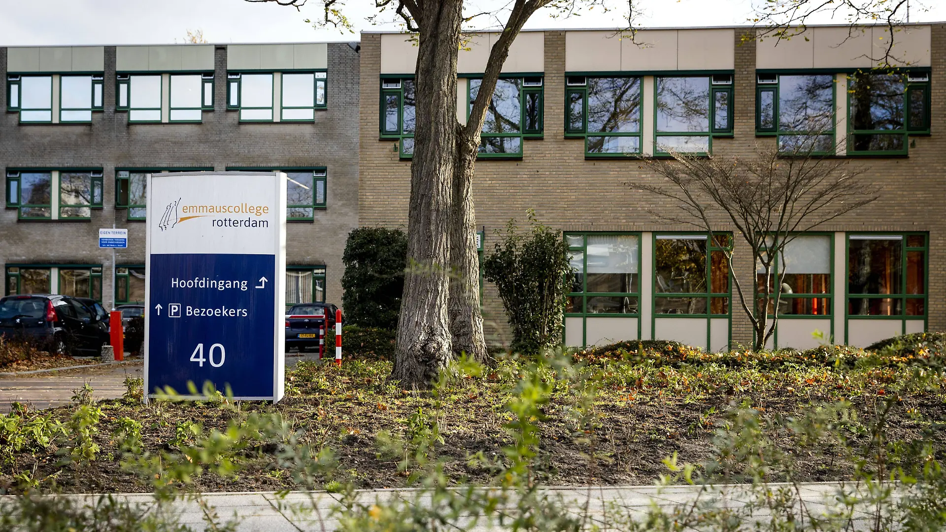 Zwei Schüler des Rotterdamer Emmauscollege haben Suizid begangen.